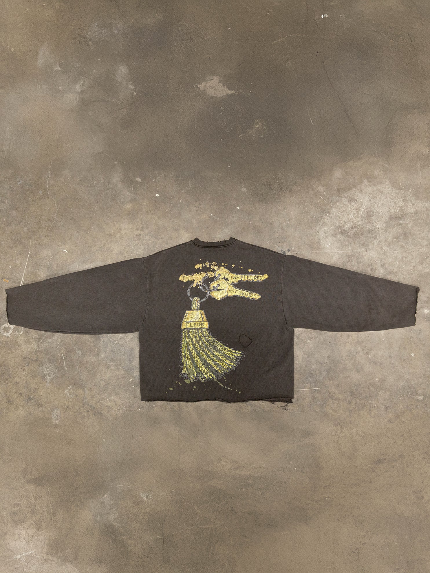 FLEUR VINTAGE GREY CREWNECK(DISTRESSED)